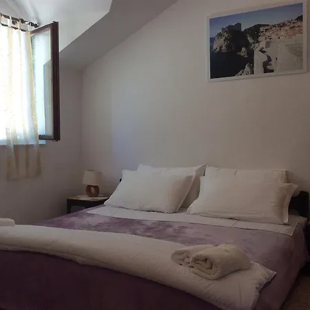 Taira Guest house